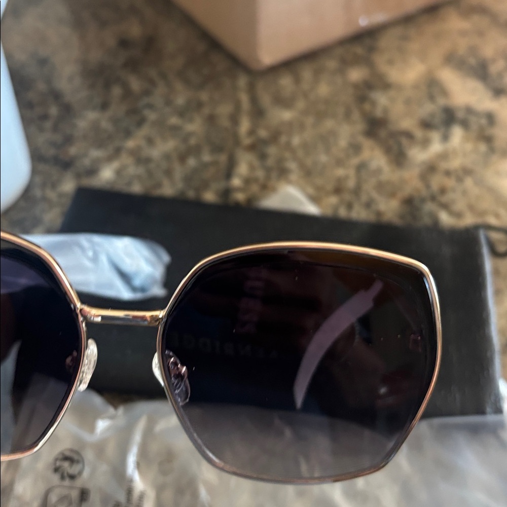 NWT Guess Sunglasses.  Very cool. Geometric design. - Picture 3 of 5